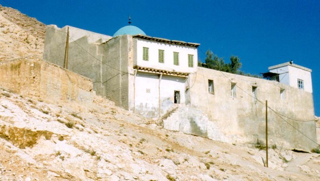 Al Qassum, the political Leader against the British, is hunted down and shot to death in his cave home