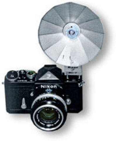 Modern flash bulb was invented.(Paul Vierkotter)