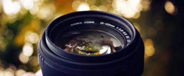 FIRST SLR ( Single Lens Reflex)