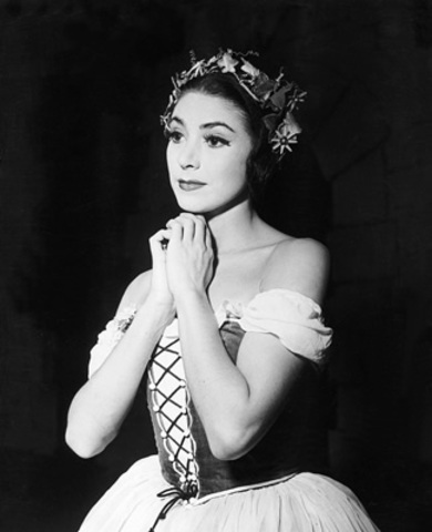 Margot Fonteyn joins Vic-Wells Ballet