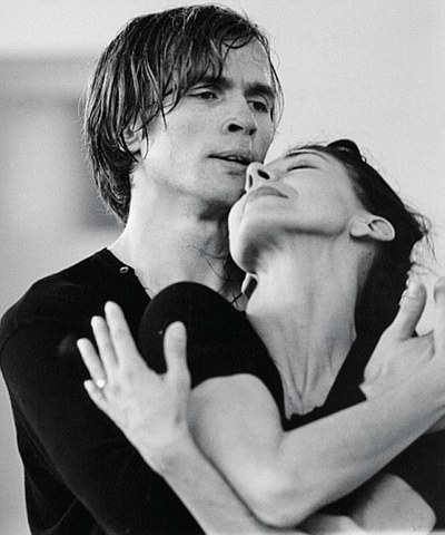 Margot Fonteyn dances with Rudolf Nureyev