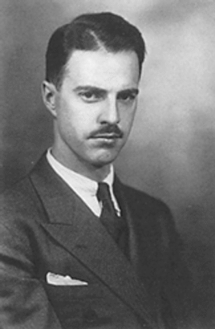 Colin Munro MacLeod is born