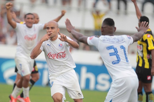 Olimia ganó el clásico ante Real España con autoridad