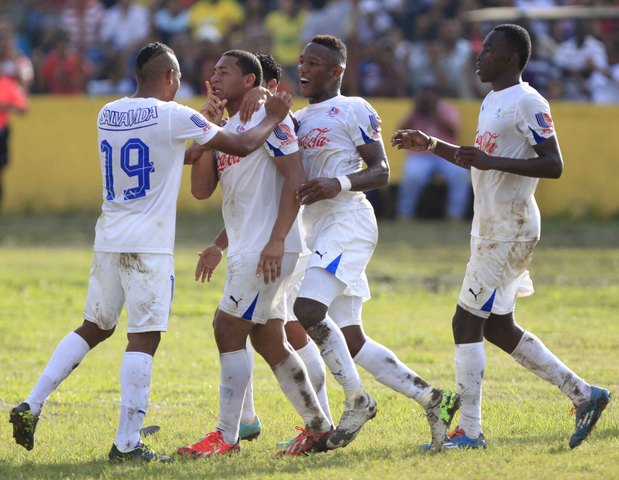 Olimia tropezó en la dura cancha de Tela