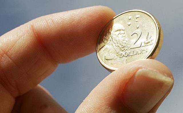 Rudy tries to get Liesel to spend some of the wash money on candy