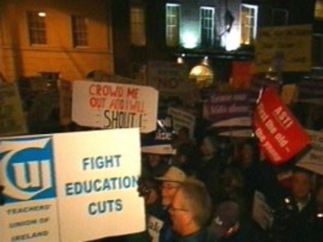 12,000 protest over education cuts