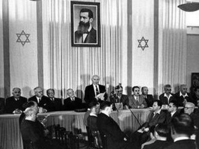 דוד בן גוריון מכריז על הקמת המדינה
