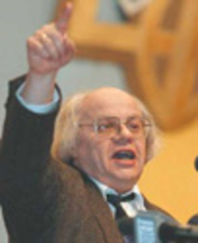 був співголовою НРУ