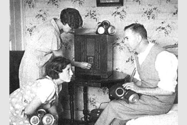 rimeras transmisiones regulares de voz e imágenes.