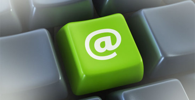 Ray Tomlinson inveta el correo.