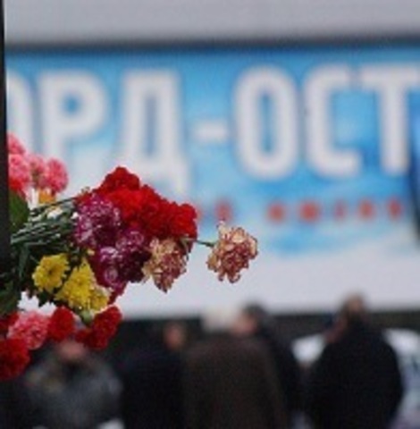 Террористами захвачены около 800 заложников в Театральном центре на Дубровке (мюзикл «Норд-Ост»).