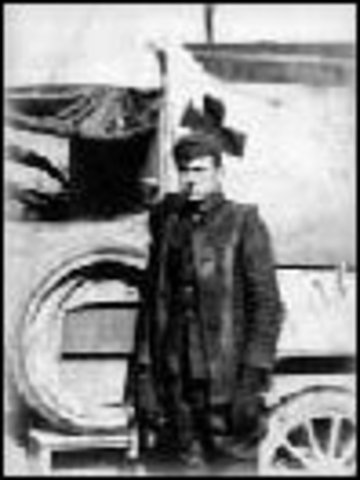 Walt Disney gets a job at the Posman-Rubin Commercial Art Studio