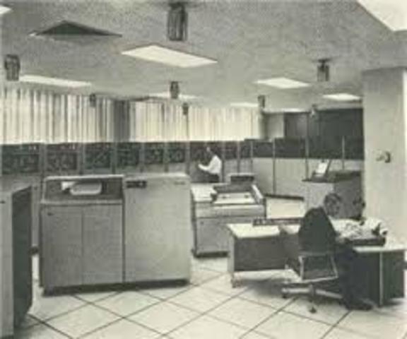 En 1966 dos computadores fueron conectados
