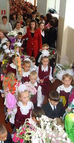 1 сентября объявлен всенародным праздником — Днём знаний