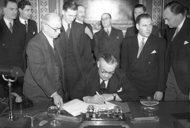 South Carolina becomes the 8th state.