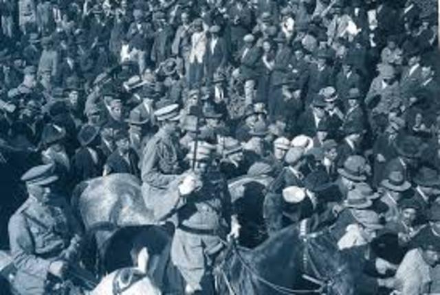 Revolta militar em Lisboa.