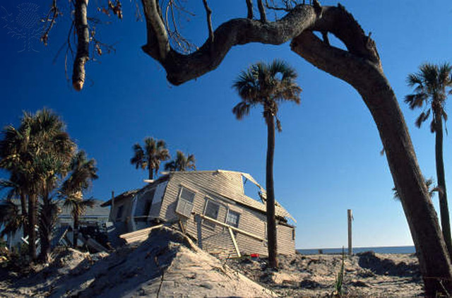 Hurricane Hugo hits South Carolina