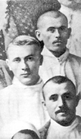 Поступил на медицинский факультет Киевского университета