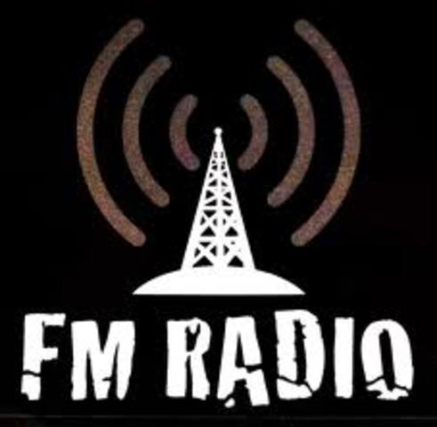 FM radio is born, but only in mono.