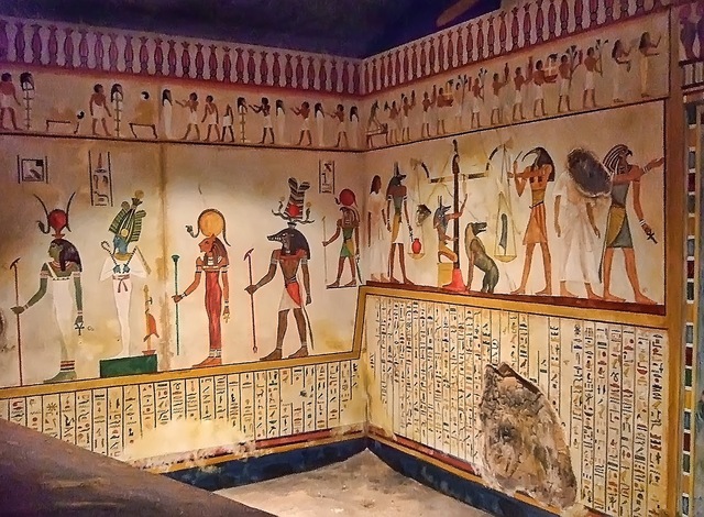 Illustrations on tomb 2500 BCE
