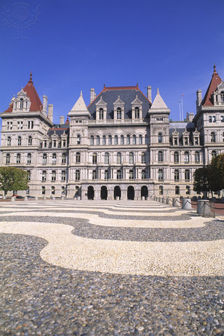 Albany Becomes the State Capitol