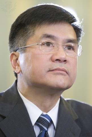 Gary Locke Becomes Govenor