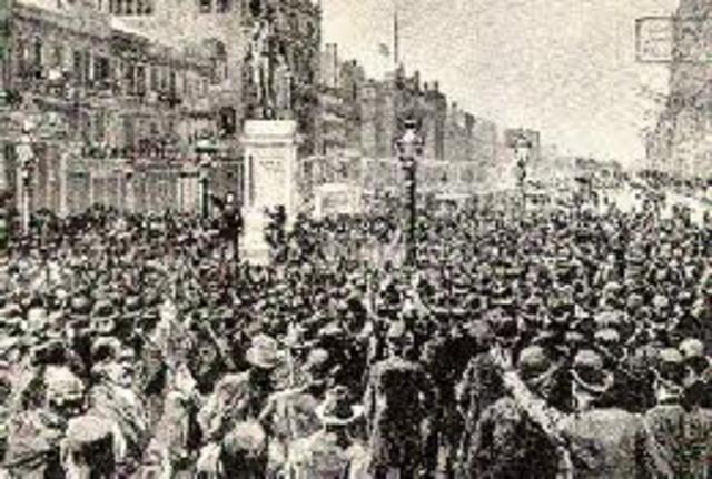 Mob lynches 11 italians