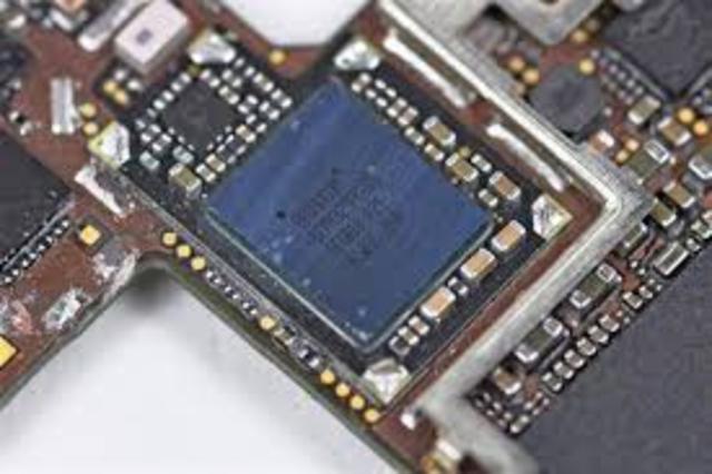 CREACIÓN DE COMPUTADORAS CON BASE EN CHIPS DE SILICÓN