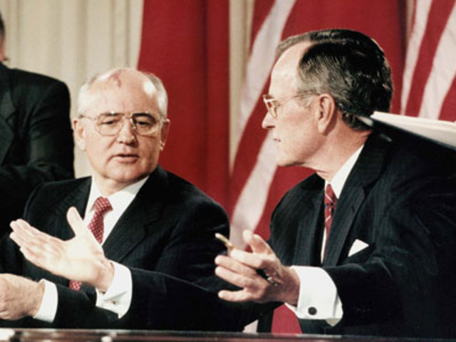 Bush and Gorbachev sign nuclear nonproliferation treaty