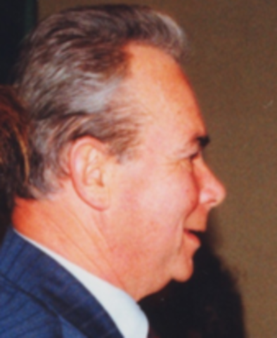 Pirmasis mokyklos direktorius fizikos mokytojas Eugenijus Vipartas