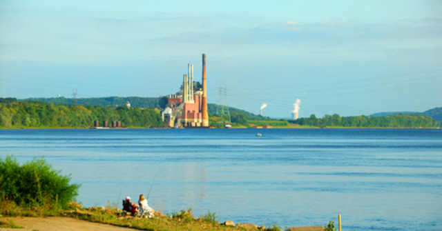 Congress passes the Clean Water Act