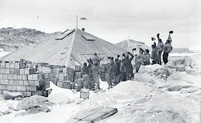 Mawson's Expedition lands at Commenwealth bay