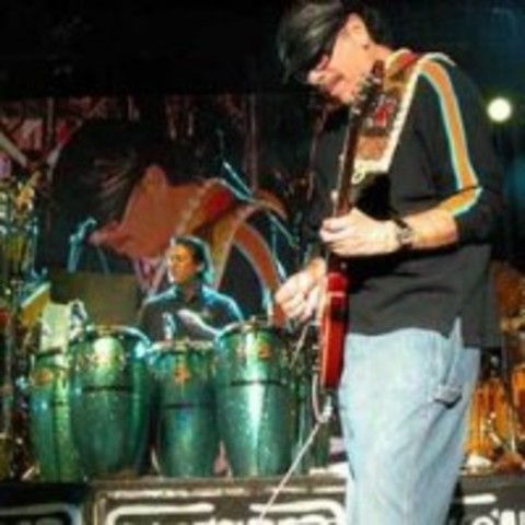 Carlos Santana Corrige a Gaga y Biebier