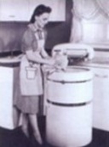 Apparition des premières machines électriques.