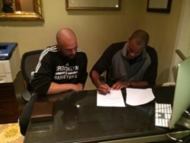 Jason Collins signs 10-day contract with the Nets