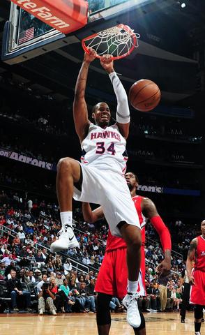 Jason Collins signs with the Atlanta Hawks