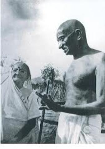 Gandhi and his followers found Satyagraha ashram