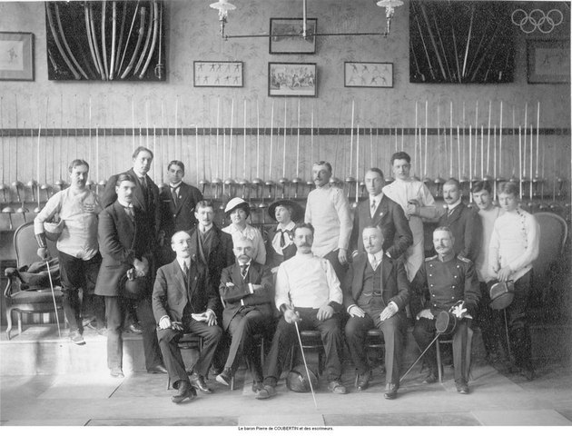 Ιδρύει στο Παρίσι την πρώτη Διεθνής Ολυμπιακή Επιτροπή.
