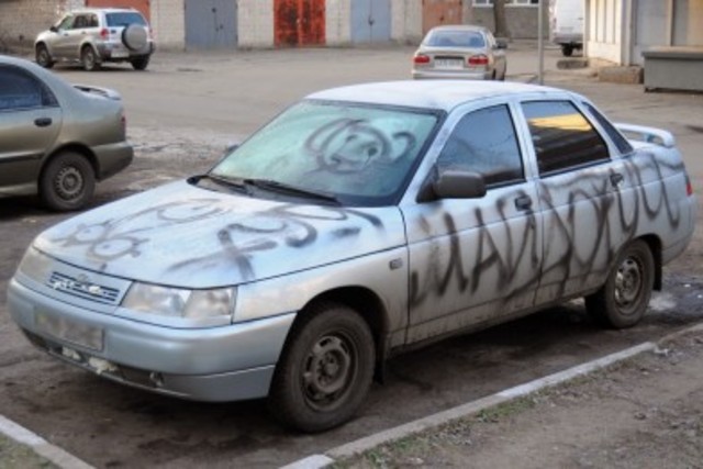 Автомобиль Атюшенко облили кислотой