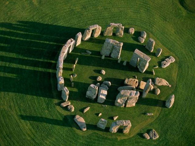Stonehenge is built