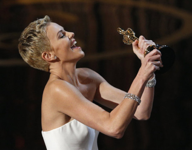 Charlize Theron por "Monster"