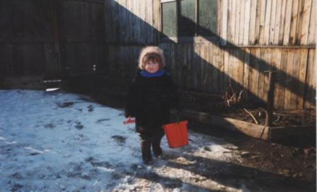 К труду привыкаю с детства