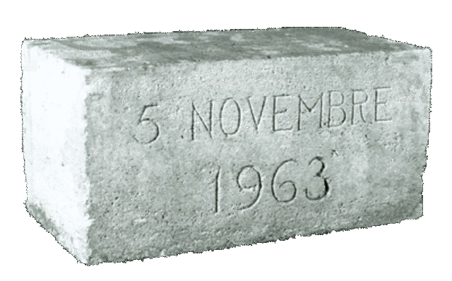 La première pierre de l'université est posée