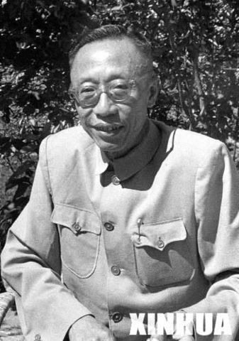 Chinese Nationalists oust the last Qing emperor, Puyi