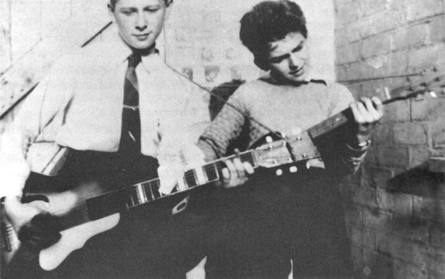 Primer banda musical de George llamada The Rebels