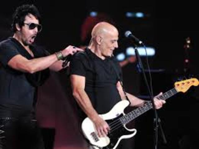 La Ley y Zeta Bosio hacen tributo a Cerati en Viña del Mar.