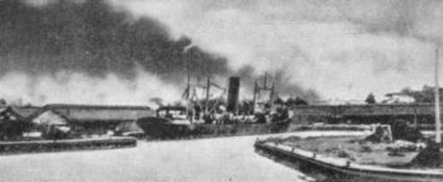 British troops retreated to Singapore and bombed the causeway.