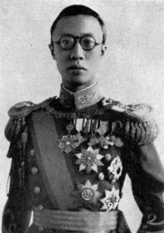 Chinese Nationalists kick out Pu Yi, the last Qing Emperor