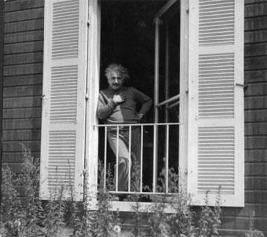 Decides to leave his country home in Caputh, Germany