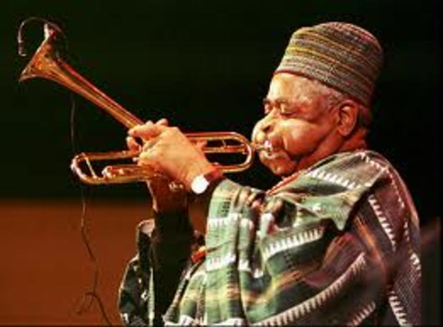 SALE DEL REFORMATORIO Y EMPIEZA A TOCAR EN LOS CABARETS